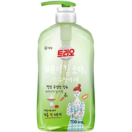 트리오 베이킹소다를 담은 주방세제 용기 700ml